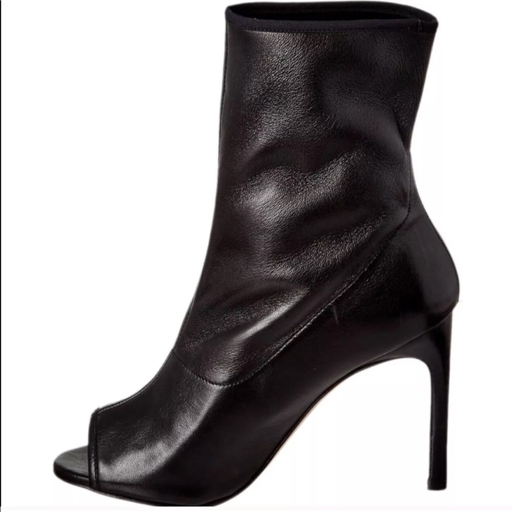 STUART WEITZMAN Koko Booties. Size 6.5